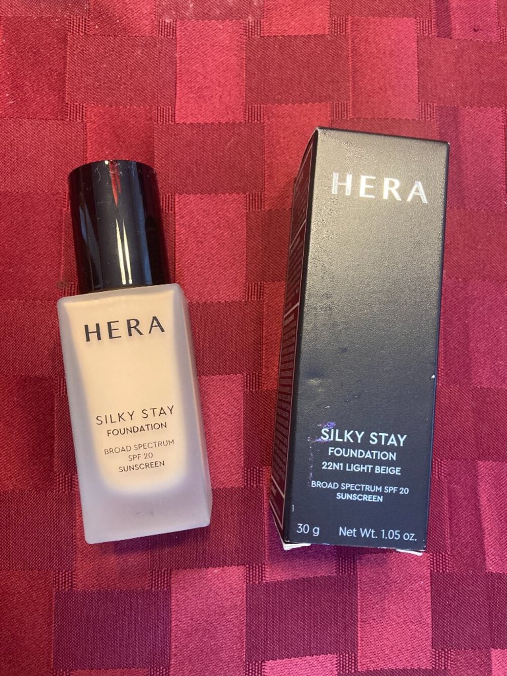 Hera Collection Silky Stay Foundation - 22N1 Light Beige